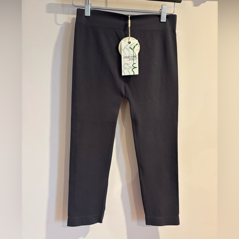 C’est Moi Bamboo Charcoal Capri Leggings